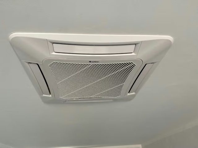GREE four-way ceiling cassette installed flush into the ceiling